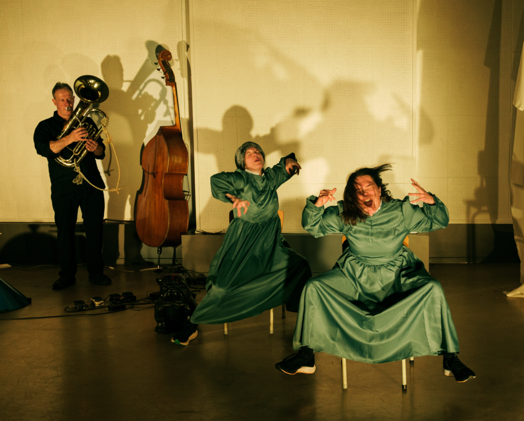 Performance image from Fisico Sonoro